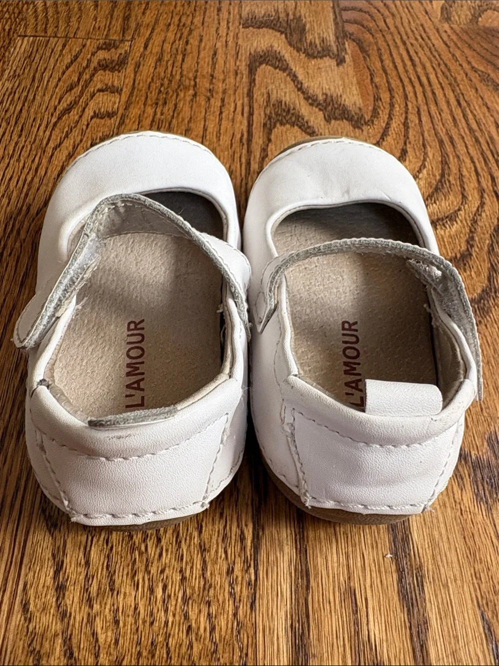 L'Amour white Girls Early Walker Leather Mary Jane shoes, size 5. Excellent cond